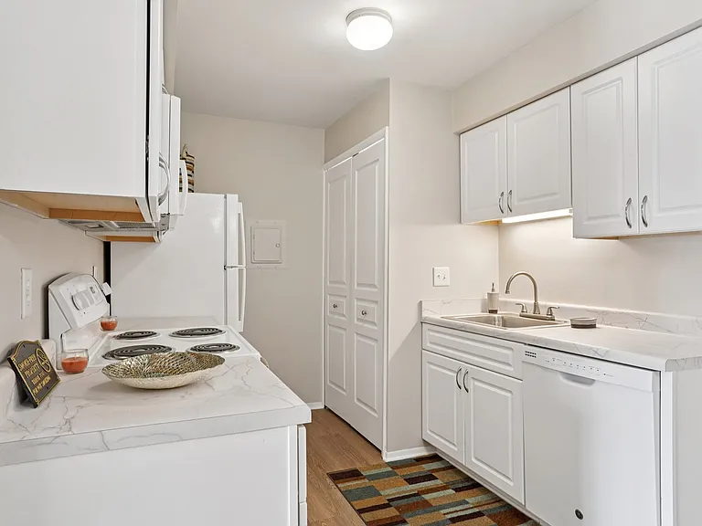 Swan Harbour Apartments — Photo 3