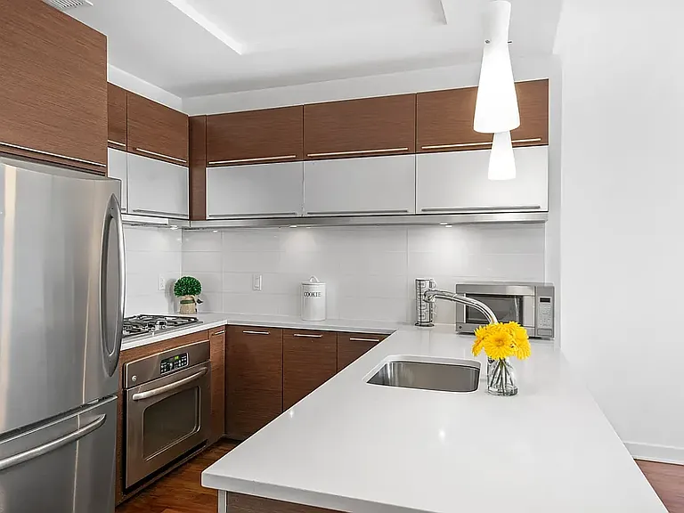 4117 Crescent St #7K — Photo 3