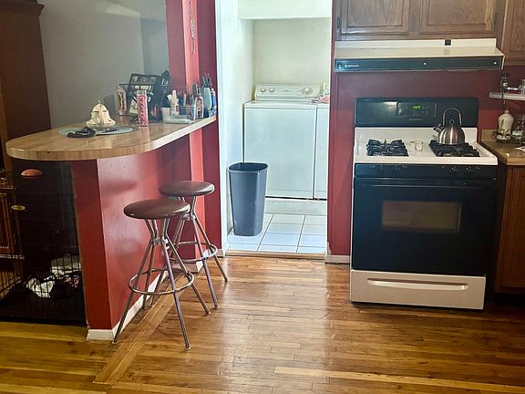 3rd image of 124 N Pershing St