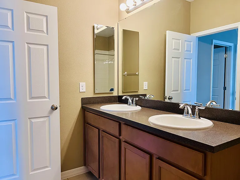Upstairs Bathroom 2 (for Upstairs Bedrooms 2 and 3)