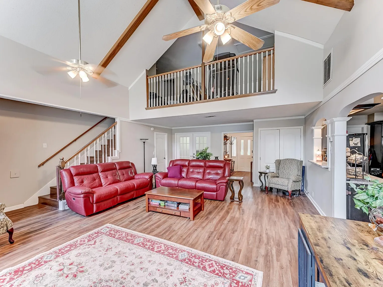 4 bed, 2.5 bath, 2684 sqft, $3,000 — Photo 4