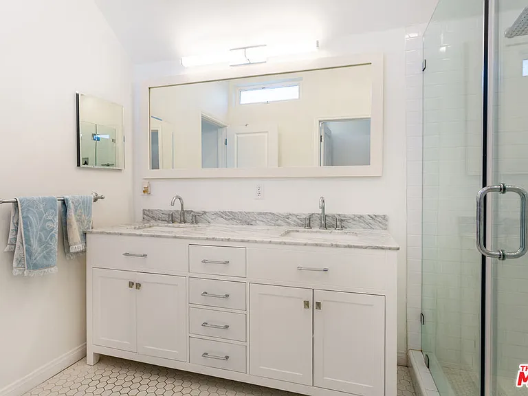 444 S Roxbury Dr #B — Photo 20