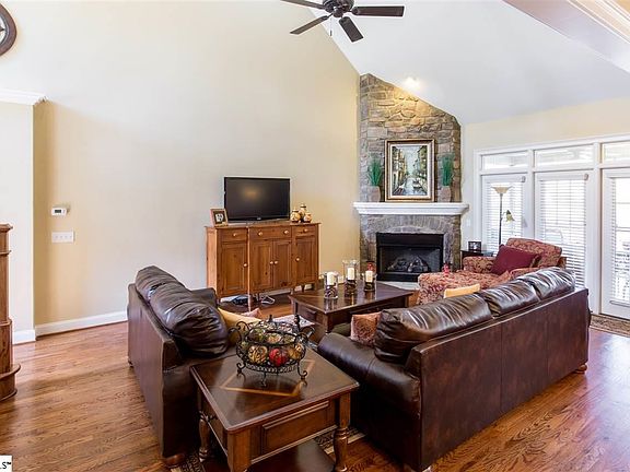 5th image of 319 Carters Creek Ct