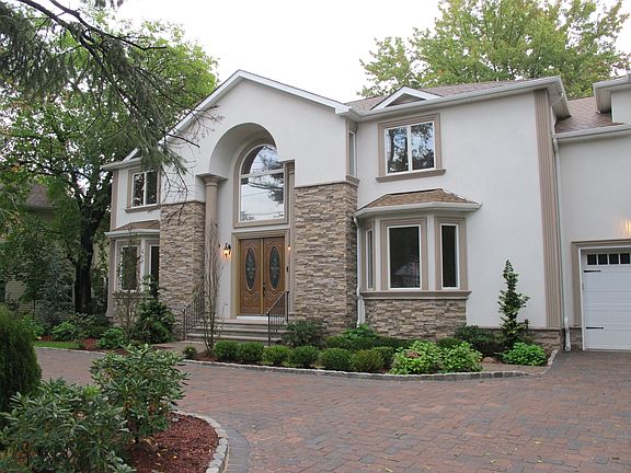 PAVERS CIRCULAR DRIVEWAY