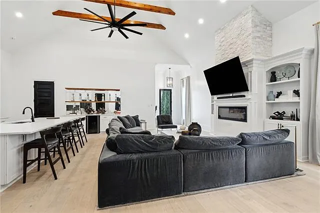 13 Cocos St — Photo 6