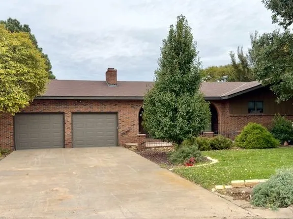 820 N 6th St, Wakeeney, KS 67672