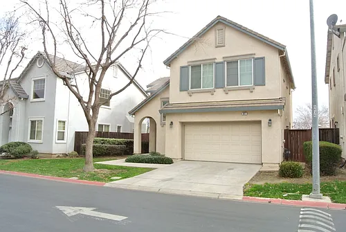 61 Cassia St Photo 1
