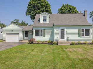 112 Sharon Dr, Rochester, NY 14626