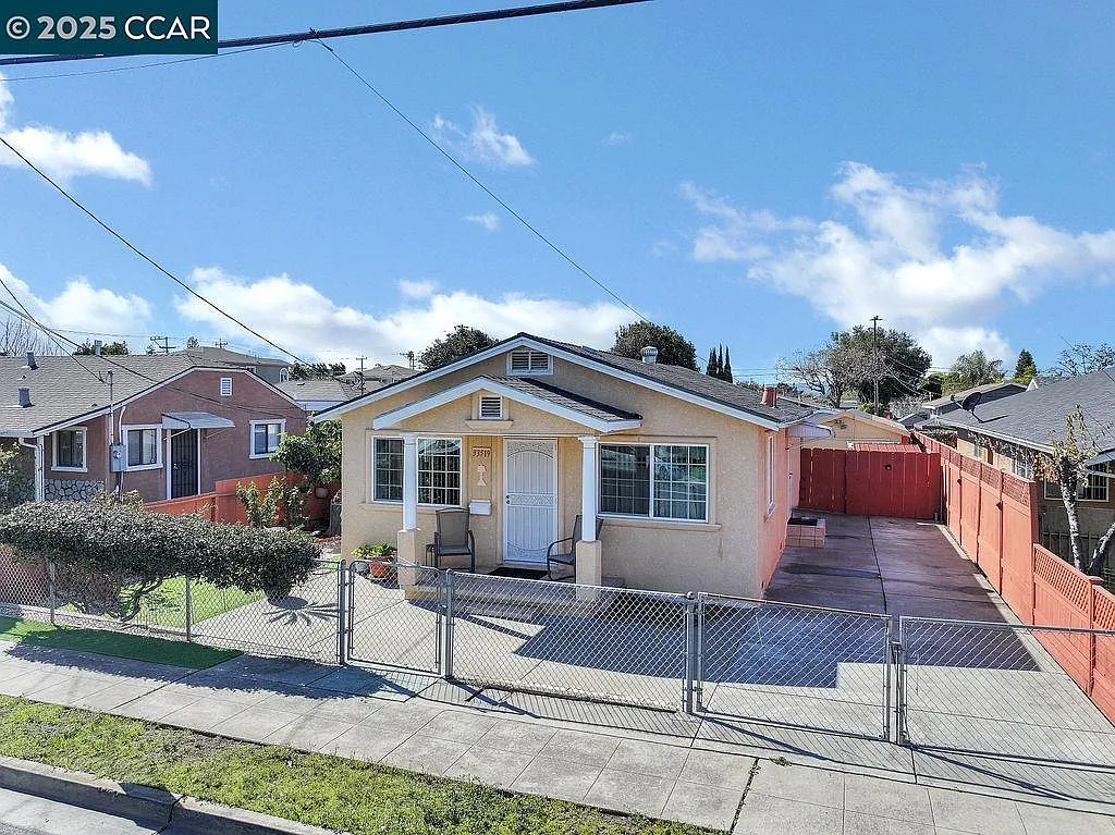 33519 4th St photo 1