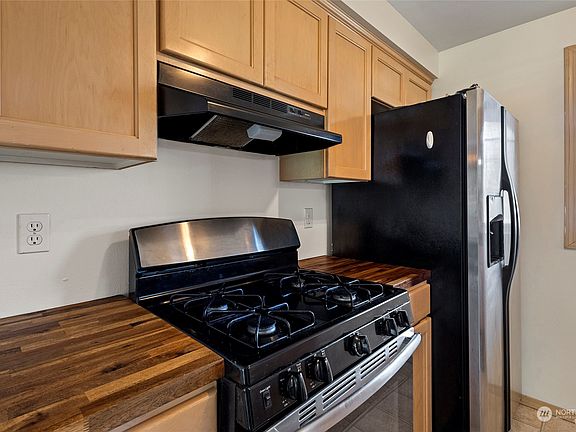 3rd image of 1530 Wildflower Way