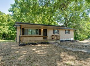 6 Canary Ln, Rossville, GA 30741