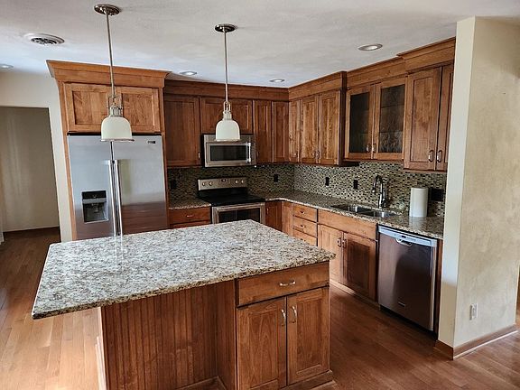 4th image of 343 S Lexington Dr
