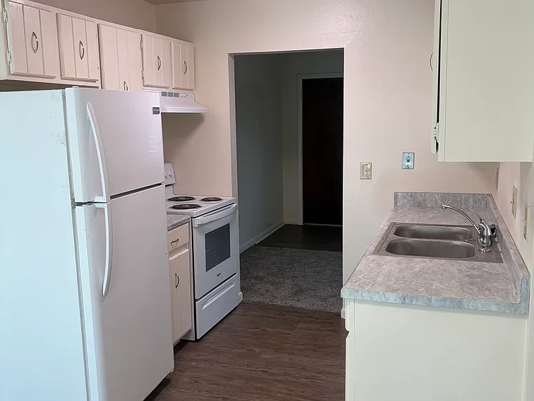 511 Charlotte St #1 — Photo 2