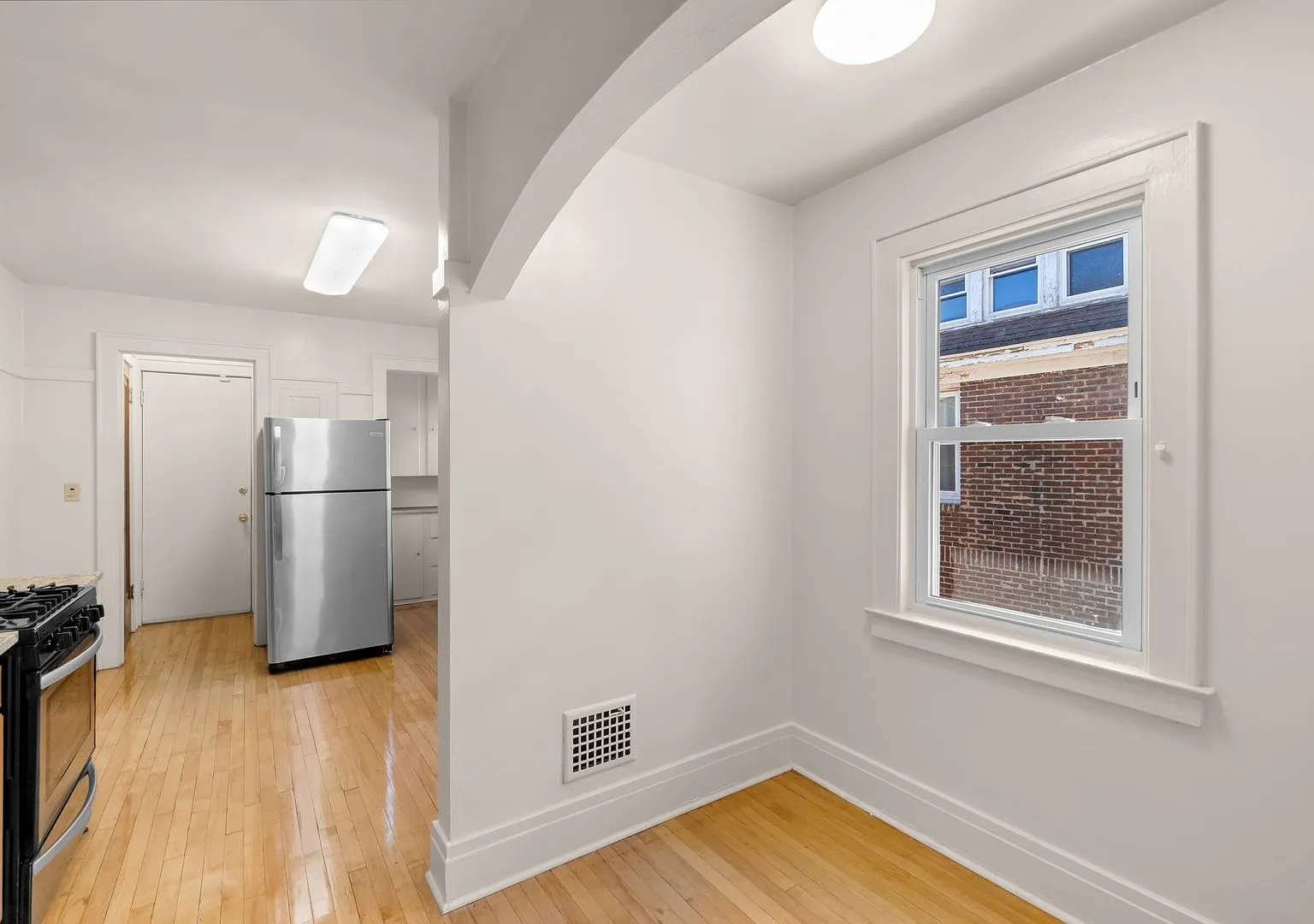 400 Harvard Pl Apt 2 - Available 6/1/27 - Newly Renovated Spacious 2nd Floor Flat — Photo 1