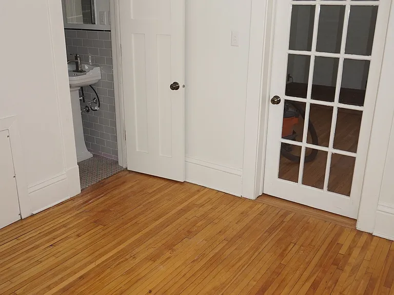 833 Grand Apartments — Photo 29