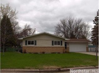 2804 Rivershore Dr, Moorhead, MN 56560