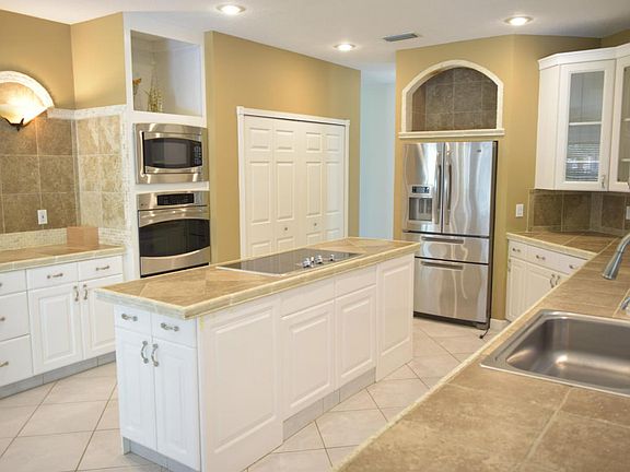 3rd image of 2065 SW Justison Ave