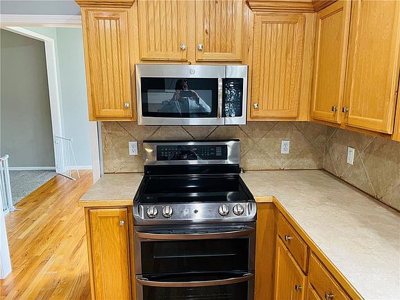 5th image of 3809 Clayton Dr