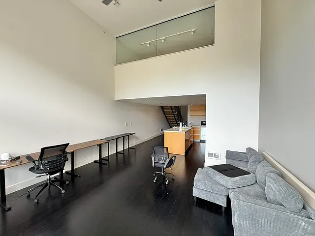188 King St #401 — Photo 13