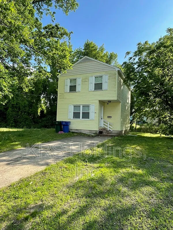 3 bed, 2.0 bath, 1040 sqft, $1,595 — Photo 1