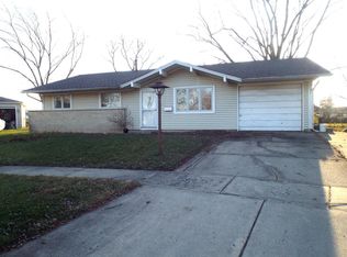 711 Surrey Ct, Streamwood, IL