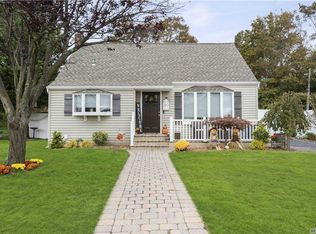 705 Bruce Dr, Wantagh, NY 11793