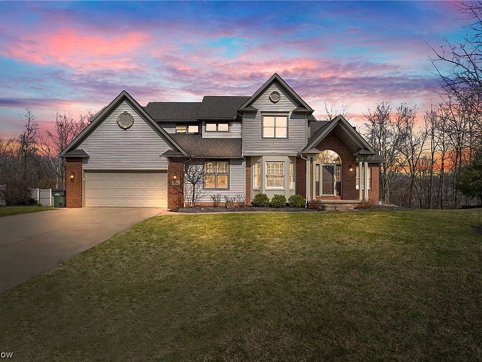 1st image of 633 Woodhaven Dr