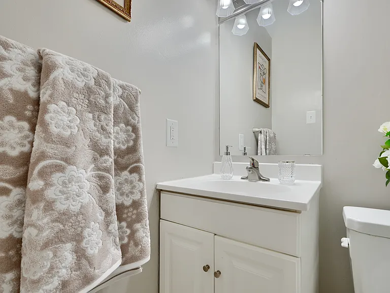 Westchester West Apartments — Photo 32