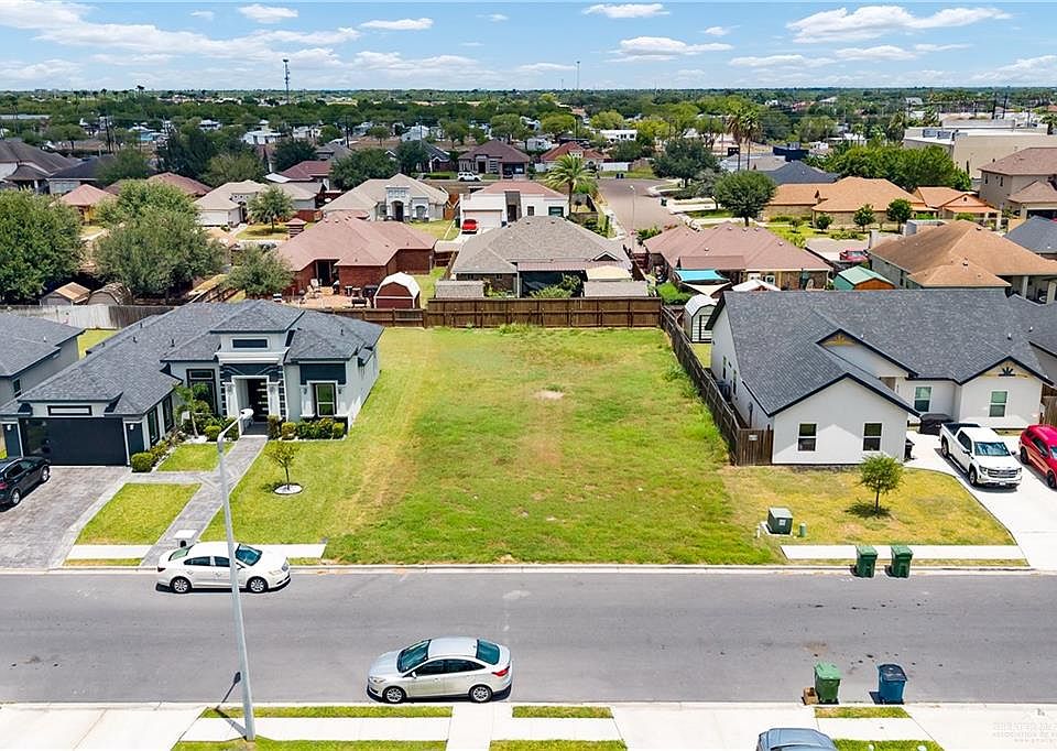 1st image of 514 Country Club Dr