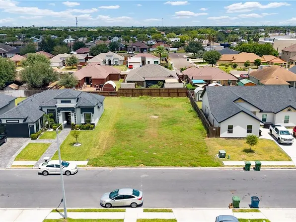 514 Country Club Dr, Alamo, TX 78516
