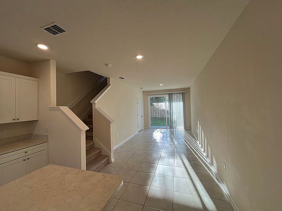 3rd image of 198 Whispering Brook Dr
