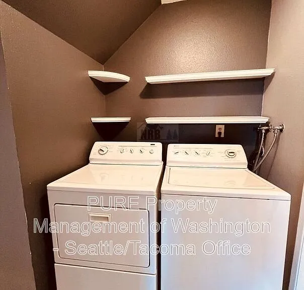 4215 N Vassault St #B — Photo 8