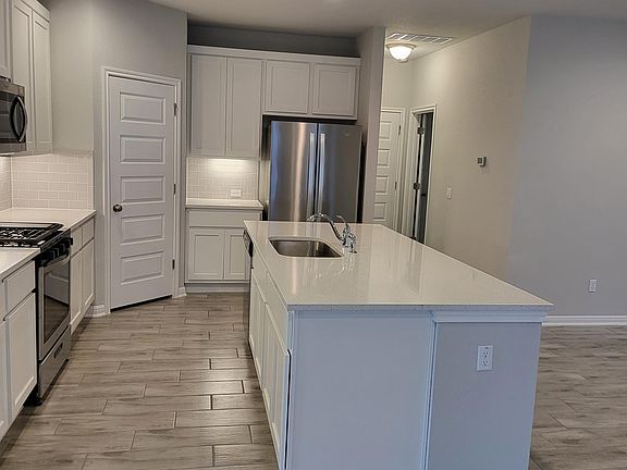 3rd image of 100 Flat Creek Ct