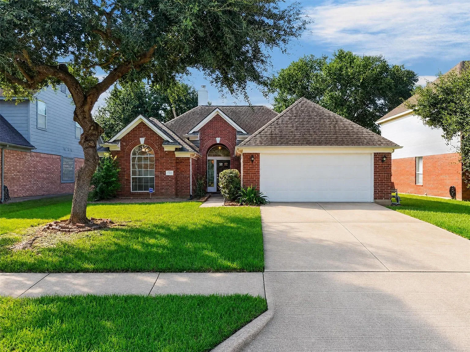 3 bed, 2.0 bath, 1678 sqft, $2,100 — Photo 1