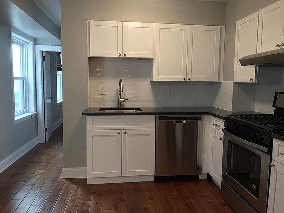 2nd image of 824 Christian St APT 3R