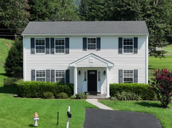 2956 Stonebridge Cir, Vinton, VA 24179