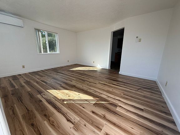 2nd image of 1021 Main St E