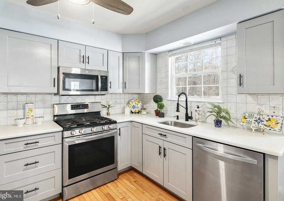 1st image of 411 S Poplar Ave