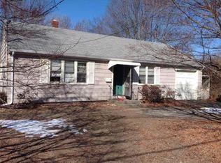 575 Gardners Neck Rd, Swansea, MA 02777