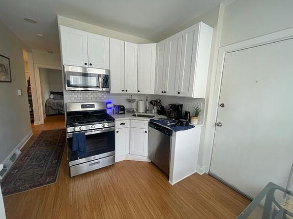 4th image of 2740 W Cortland St #4