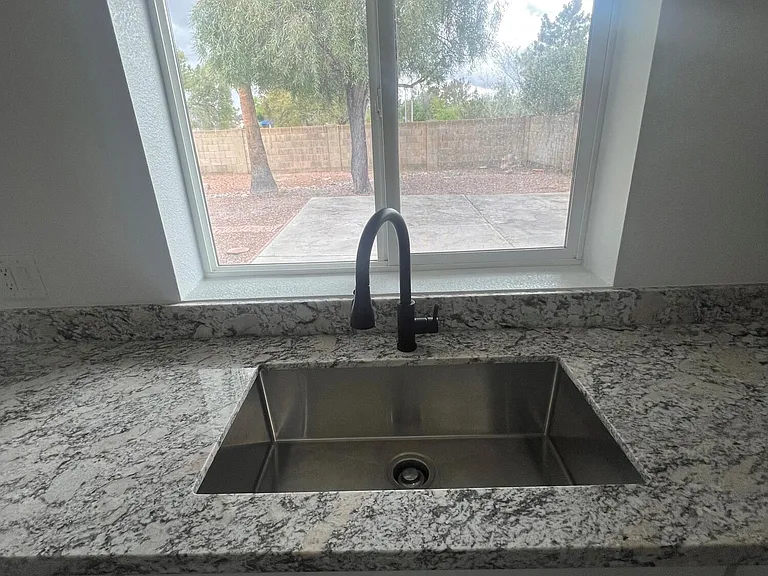 6530 S Farmer Ave — Photo 11
