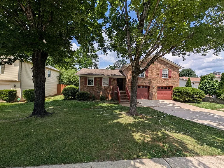 1060 Sandy Springs Rd NW — Photo 2