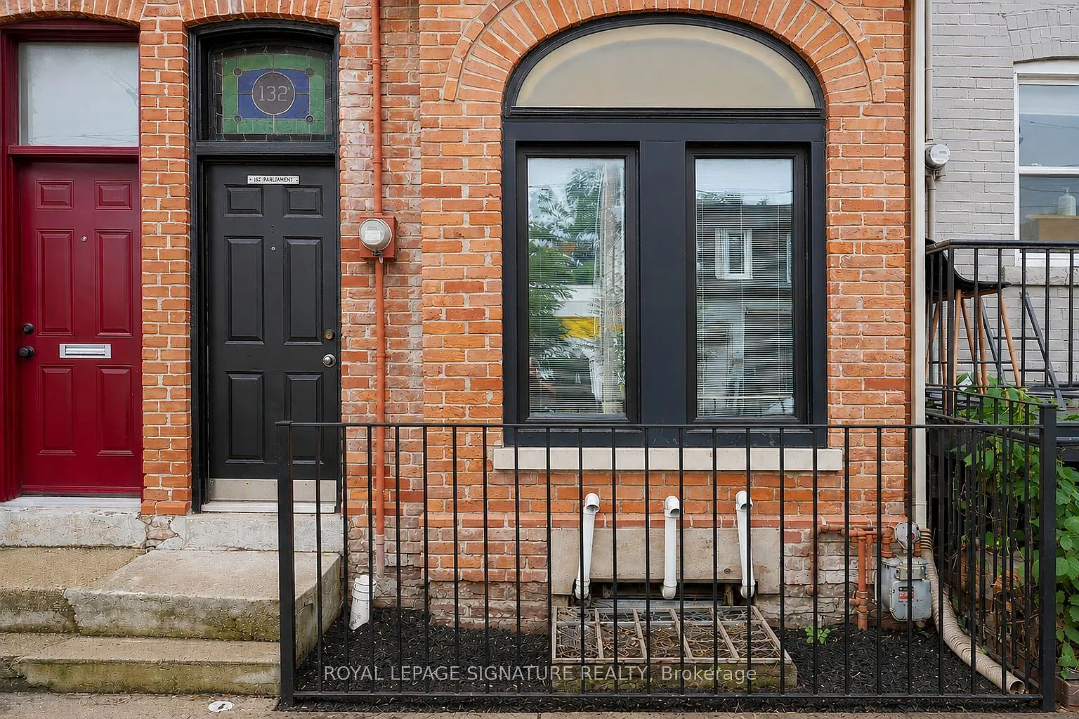 4 bed, $3,995 — Photo 1