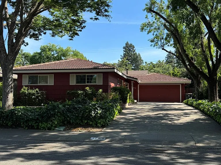 1214 Cornell Dr — Photo 1