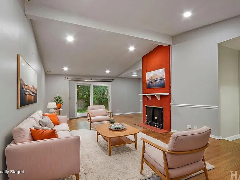 1540 N Pepper Tree Dr — Photo 3