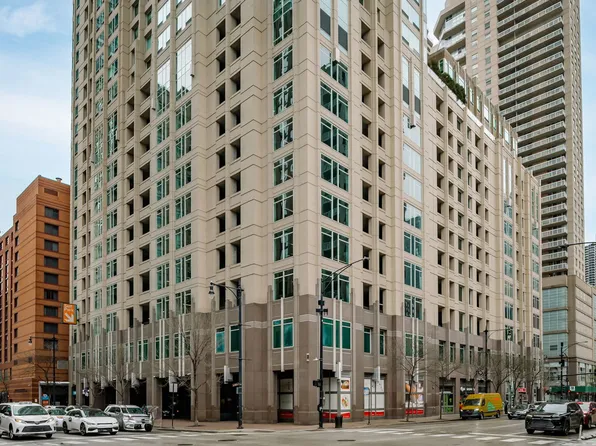 33 W Ontario St APT 47A, Chicago, IL 60654