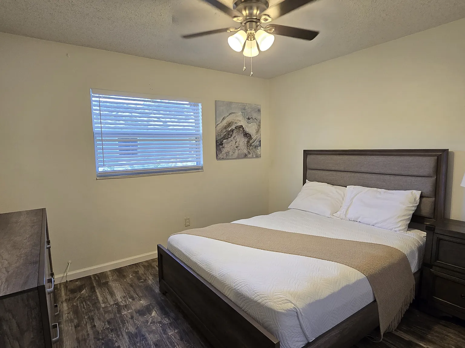 2 bed, 950 sqft, $2,000 — Photo 2