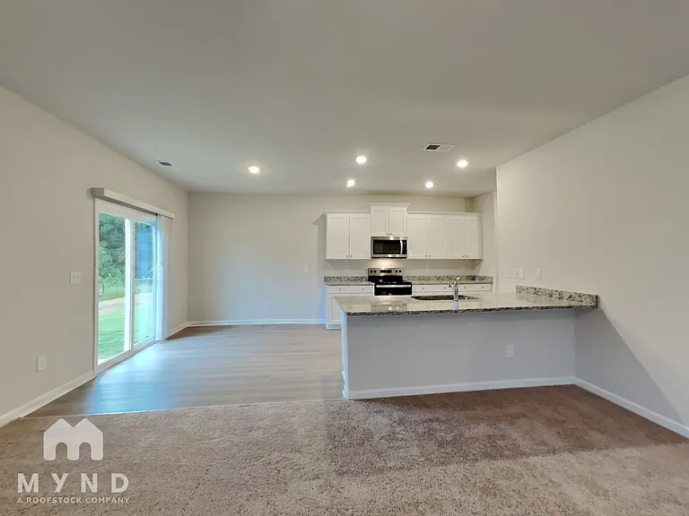 72 Royal Meadow Dr — Photo 7