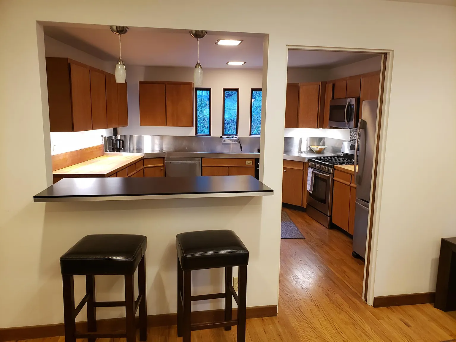 4808 E Mercer Way — Photo 4