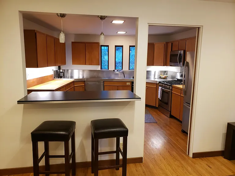 4808 E Mercer Way — Photo 4